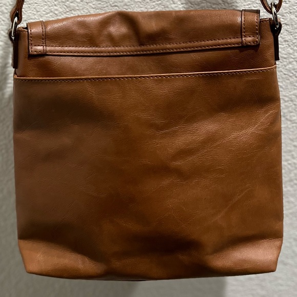 Relic Medium Size Flap Crossbody Purse Camel Brown Color NWOT - Picture 9 of 12